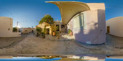 House with two bedrooms and internal stairway